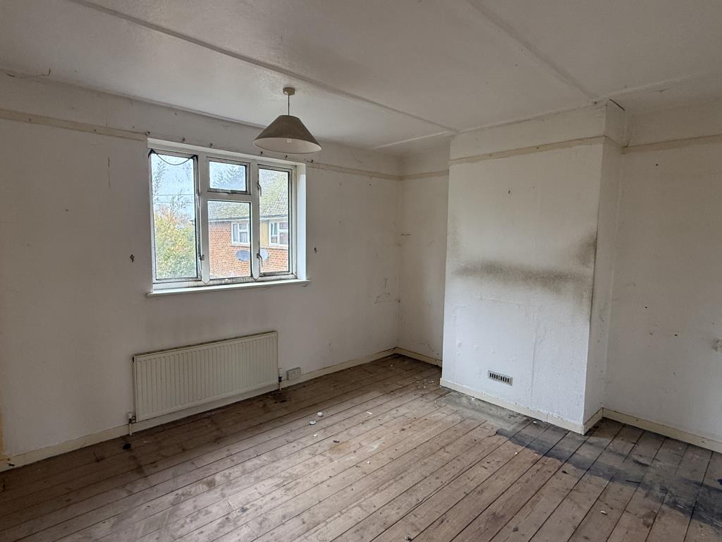 Lot: 129 - HOUSE IN NEED OF REFURBISHMENT - Bedroom 1 in Semi in need of Refurbishment